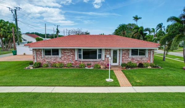 401 SE 3rd Terrace, Dania Beach, Florida 33004, 3 Bedrooms Bedrooms, ,2 BathroomsBathrooms,Single Family,For Sale,3rd,RX-10977509