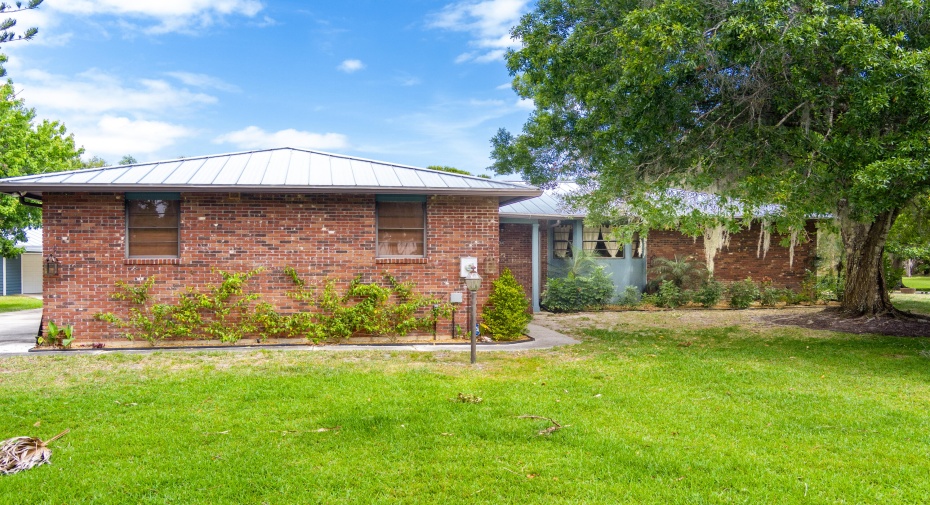 2304 S Canoe Creek Lane, Fort Pierce, Florida 34981, 4 Bedrooms Bedrooms, ,3 BathroomsBathrooms,Single Family,For Sale,Canoe Creek,RX-10977786