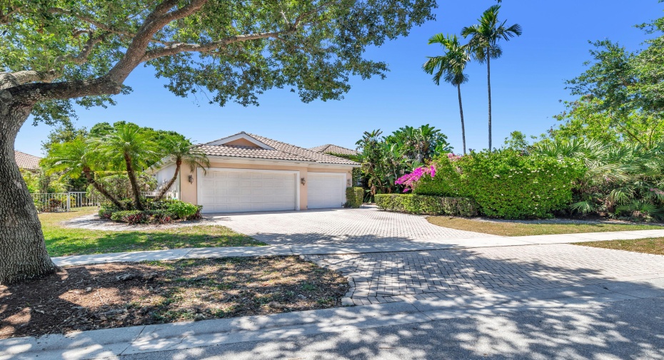 1737 Flagler Manor Circle, West Palm Beach, Florida 33411, 4 Bedrooms Bedrooms, ,4 BathroomsBathrooms,Single Family,For Sale,Flagler Manor,RX-10979691
