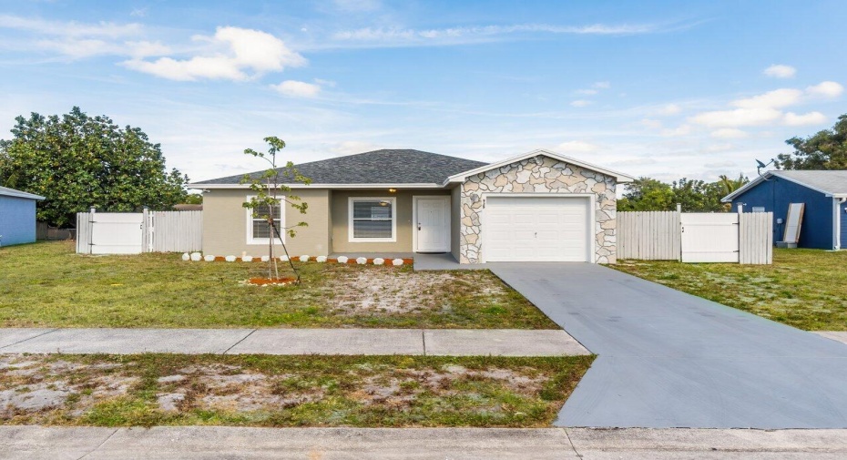 929 SE Forrest Park Drive, Stuart, Florida 34994, 3 Bedrooms Bedrooms, ,2 BathroomsBathrooms,Single Family,For Sale,Forrest Park,RX-10980515