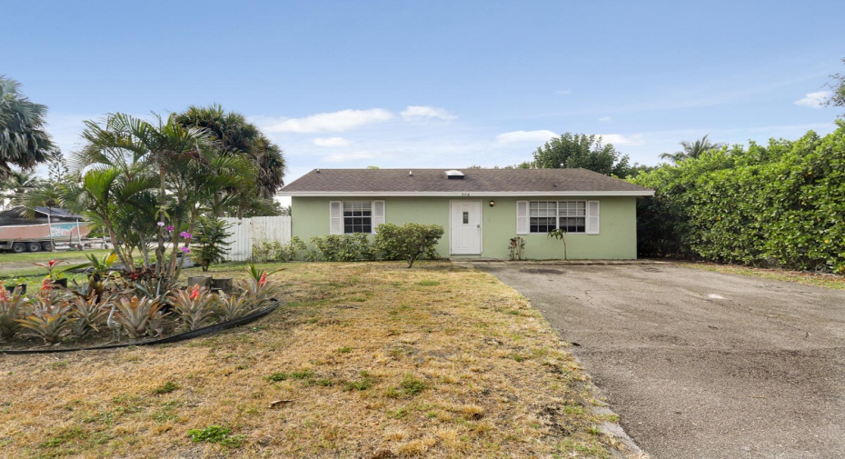 306 6th Street, Jupiter, Florida 33458, 2 Bedrooms Bedrooms, ,2 BathroomsBathrooms,Single Family,For Sale,6th,RX-10980136