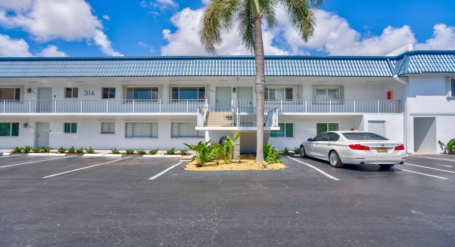 316 Southwind Court Unit 207, North Palm Beach, Florida 33408, 2 Bedrooms Bedrooms, ,2 BathroomsBathrooms,Condominium,For Sale,Southwind,207,RX-10983035