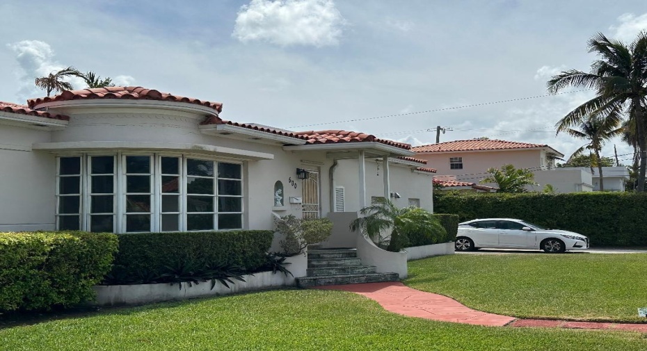 500 92nd Street, Surfside, Florida 33154, 3 Bedrooms Bedrooms, ,2 BathroomsBathrooms,Single Family,For Sale,92nd,RX-10985043