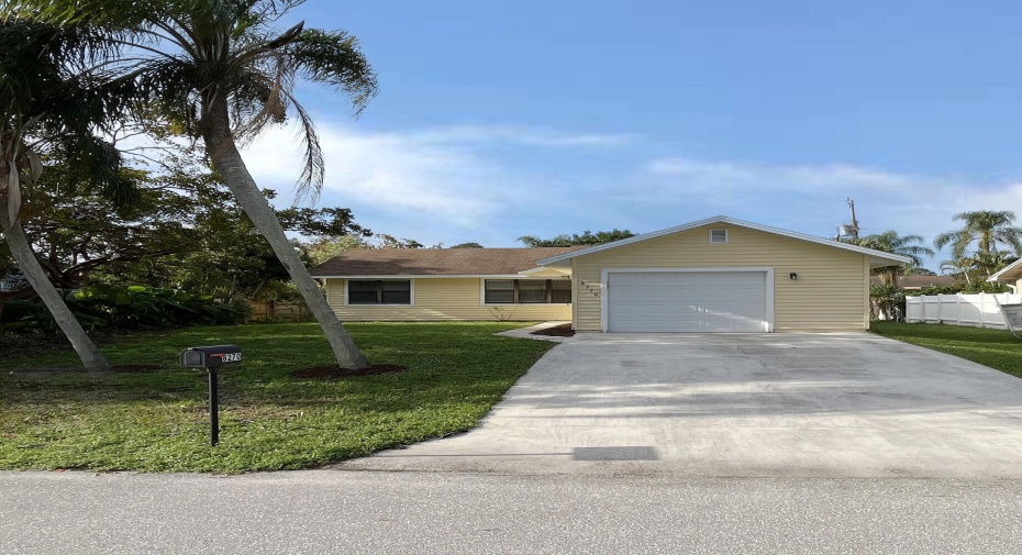 8270 SE Camellia Drive, Hobe Sound, Florida 33455, 3 Bedrooms Bedrooms, ,2 BathroomsBathrooms,Single Family,For Sale,Camellia,RX-10984983