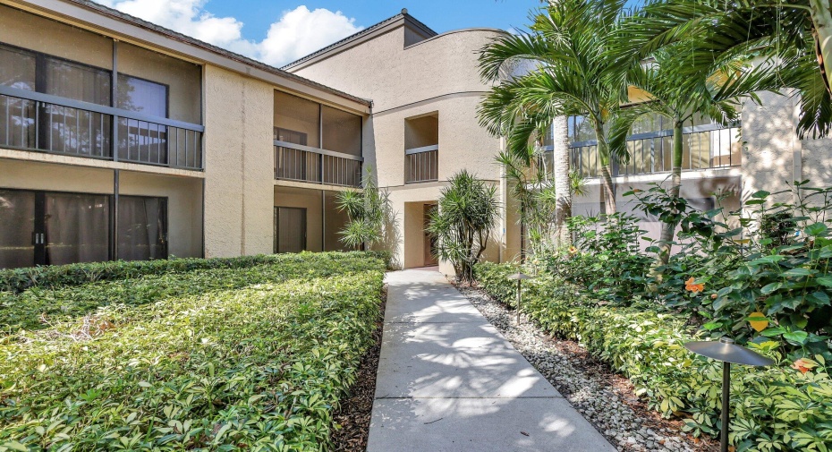 9460 Meadowood Drive Unit 103, Fort Pierce, Florida 34951, 2 Bedrooms Bedrooms, ,2 BathroomsBathrooms,Condominium,For Sale,Meadowood,103,RX-10986066