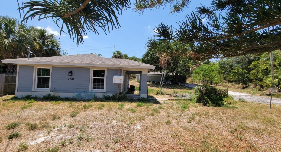 3725 Old Dixie Hwy Highway, Fort Pierce, Florida 34946, 3 Bedrooms Bedrooms, ,2 BathroomsBathrooms,Single Family,For Sale,Old Dixie Hwy,RX-10986176