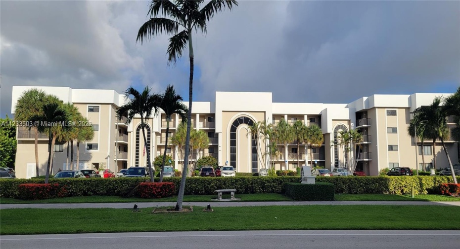 3525 S Ocean Boulevard Unit 304, South Palm Beach, Florida 33480, 2 Bedrooms Bedrooms, ,2 BathroomsBathrooms,Residential Lease,For Rent,Ocean,3,RX-10986251