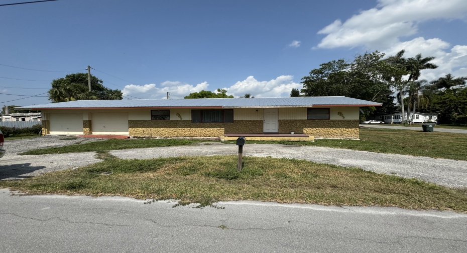 601 NW 7th Street, Belle Glade, Florida 33430, 3 Bedrooms Bedrooms, ,2 BathroomsBathrooms,Single Family,For Sale,7th,RX-10987183