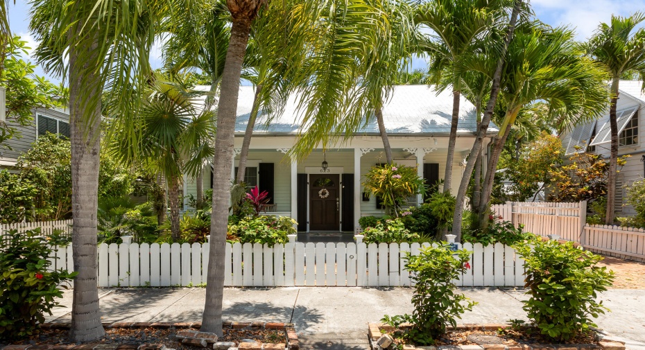623 Grinnell Street, Key West, Florida 33040, 3 Bedrooms Bedrooms, ,2 BathroomsBathrooms,Single Family,For Sale,Grinnell,RX-10987222