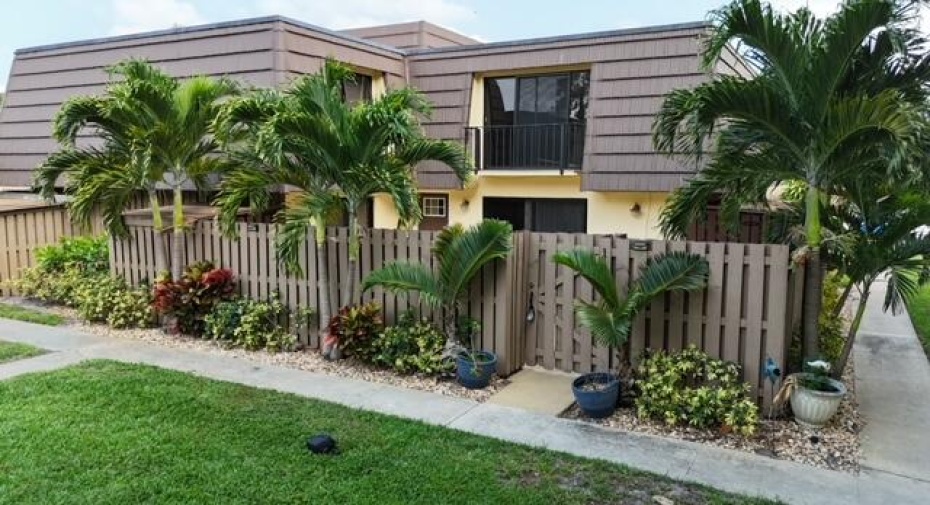 1116 11th Court, Palm Beach Gardens, Florida 33410, 2 Bedrooms Bedrooms, ,2 BathroomsBathrooms,Residential Lease,For Rent,11th,RX-10987431