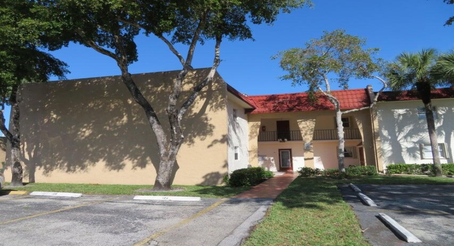 163 Lake Carol Drive, West Palm Beach, Florida 33411, 2 Bedrooms Bedrooms, ,2 BathroomsBathrooms,Condominium,For Sale,Lake Carol,1,RX-10987620