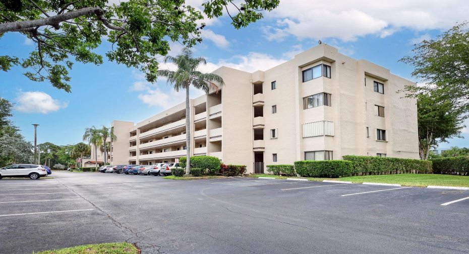 3154 Via Poinciana Unit 409, Lake Worth, Florida 33467, 2 Bedrooms Bedrooms, ,2 BathroomsBathrooms,Condominium,For Sale,Via Poinciana,4,RX-10988065