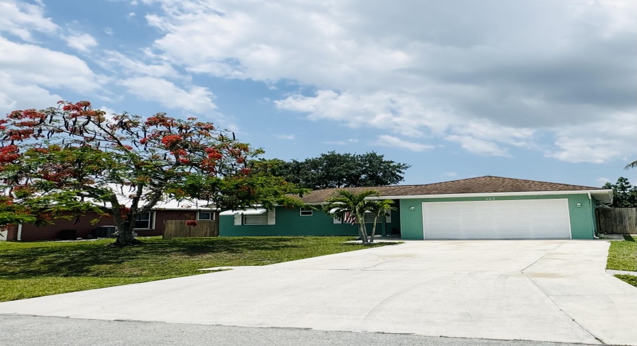 662 SE Clifton Lane, Port Saint Lucie, Florida 34983, 3 Bedrooms Bedrooms, ,2 BathroomsBathrooms,Single Family,For Sale,Clifton,RX-10989187