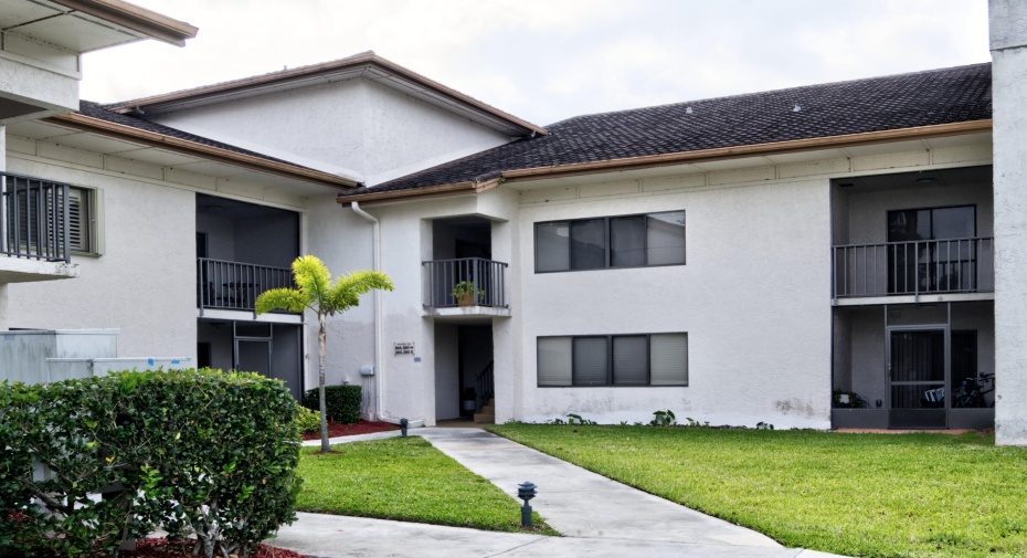 3450 Twin Lakes Terrace Unit 204, Fort Pierce, Florida 34951, 3 Bedrooms Bedrooms, ,3 BathroomsBathrooms,Condominium,For Sale,Twin Lakes,2,RX-10989267