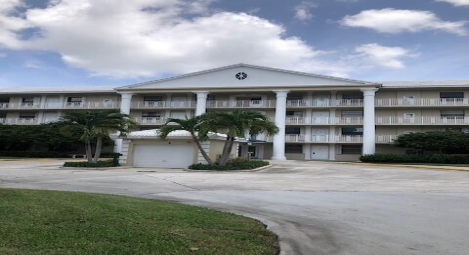 3525 Village Boulevard Unit 305, West Palm Beach, Florida 33409, 2 Bedrooms Bedrooms, ,2 BathroomsBathrooms,Condominium,For Sale,Village,1,RX-10989540