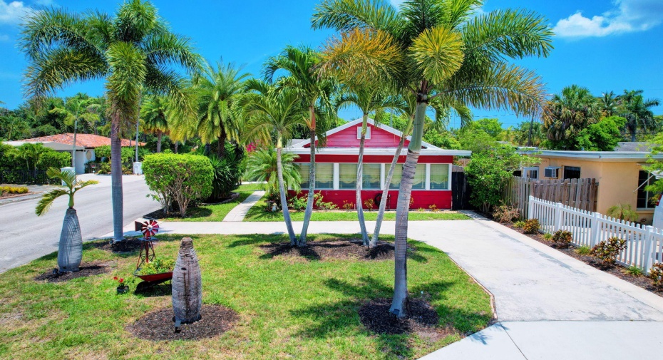 417 13th Avenue, Lake Worth Beach, Florida 33460, 3 Bedrooms Bedrooms, ,2 BathroomsBathrooms,Single Family,For Sale,13th,RX-10991714