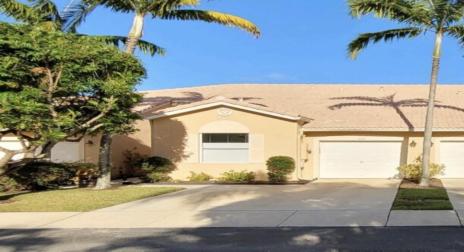 235 Coral Trace Lane, Delray Beach, Florida 33445, 2 Bedrooms Bedrooms, ,2 BathroomsBathrooms,Residential Lease,For Rent,Coral Trace,1,RX-10992022
