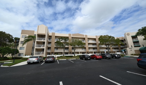 9587 Weldon Circle Unit B402, Tamarac, Florida 33321, 2 Bedrooms Bedrooms, ,2 BathroomsBathrooms,Condominium,For Sale,Weldon,4,RX-10992151