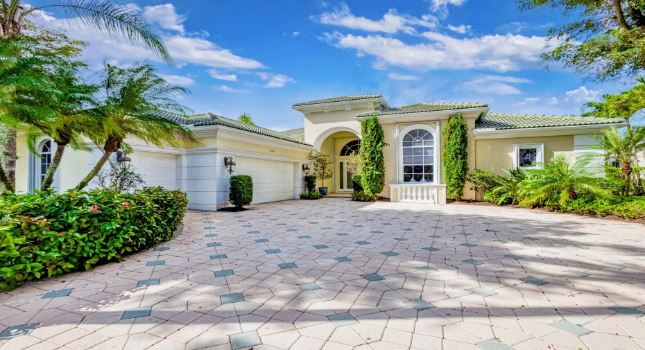 9040 Lakes Boulevard, West Palm Beach, Florida 33412, 4 Bedrooms Bedrooms, ,4 BathroomsBathrooms,Single Family,For Sale,Lakes,RX-10992435