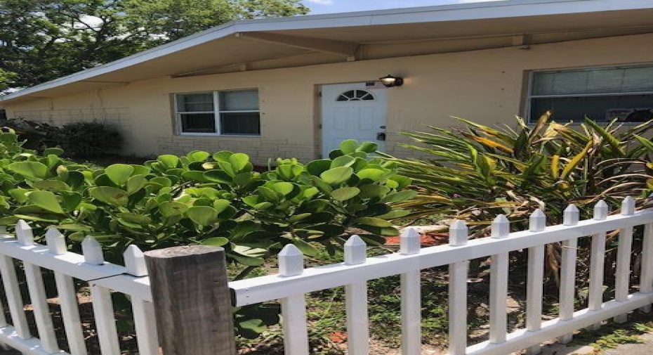 701 S 23rd Street, Fort Pierce, Florida 34950, 3 Bedrooms Bedrooms, ,1 BathroomBathrooms,Single Family,For Sale,23rd,RX-10992559