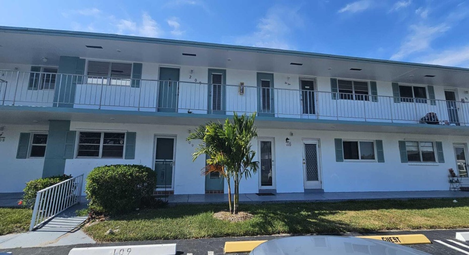 1111 Lake Terrace Unit 209 C, Boynton Beach, Florida 33426, 2 Bedrooms Bedrooms, ,1 BathroomBathrooms,Condominium,For Sale,Lake,2,RX-10992706