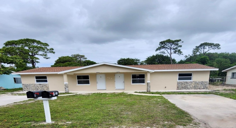 806 N Lake Drive, Fort Pierce, Florida 34982, ,Residential Income,For Sale,Lake,RX-10993562
