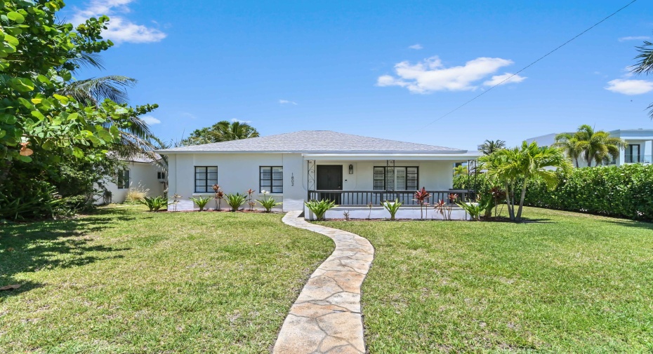 1802 N Lakeside Drive, Lake Worth Beach, Florida 33460, 2 Bedrooms Bedrooms, ,2 BathroomsBathrooms,Single Family,For Sale,Lakeside,RX-10994273