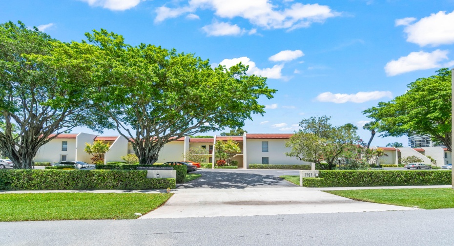 1707 Consulate Place Unit 103, West Palm Beach, Florida 33401, 3 Bedrooms Bedrooms, ,2 BathroomsBathrooms,Condominium,For Sale,Consulate,1,RX-10994363