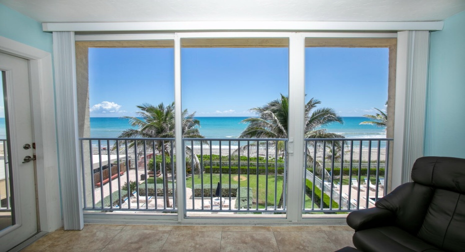 9800 S Ocean Drive Unit 402, Jensen Beach, Florida 34957, 1 Bedroom Bedrooms, ,1 BathroomBathrooms,Condominium,For Sale,Ocean,4,RX-10994522