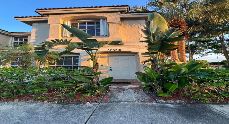 996 Summit Lake Drive, West Palm Beach, Florida 33406, 3 Bedrooms Bedrooms, ,2 BathroomsBathrooms,Residential Lease,For Rent,Summit Lake,996,RX-10995501