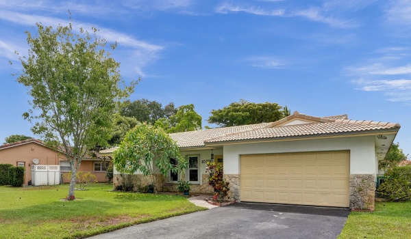 10700 NW 43rd Court, Coral Springs, Florida 33065, 3 Bedrooms Bedrooms, ,2 BathroomsBathrooms,Single Family,For Sale,43rd,RX-10995879