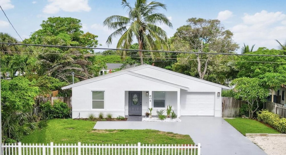 604 SE 4th Avenue, Delray Beach, Florida 33483, 3 Bedrooms Bedrooms, ,2 BathroomsBathrooms,Residential Lease,For Rent,4th,RX-10996091