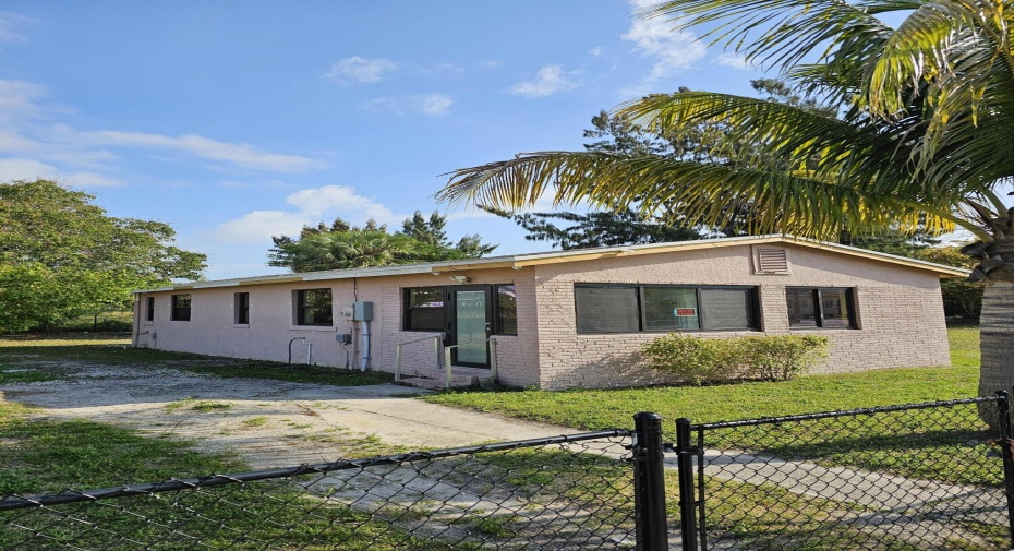752 W 10th Street, Riviera Beach, Florida 33404, 3 Bedrooms Bedrooms, ,2 BathroomsBathrooms,Single Family,For Sale,10th,RX-10970597