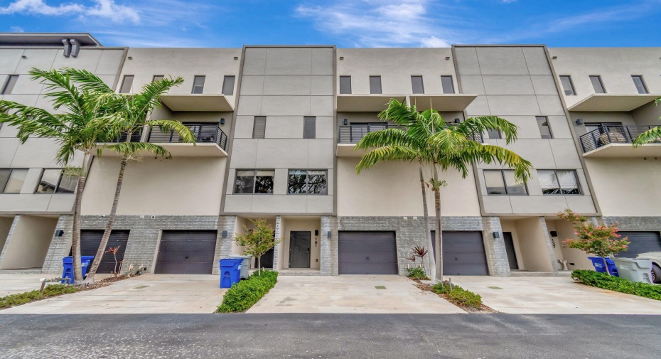 161 SE 1 Circle Unit 161, Pompano Beach, Florida 33060, 3 Bedrooms Bedrooms, ,2 BathroomsBathrooms,Townhouse,For Sale,1,1,RX-10996659