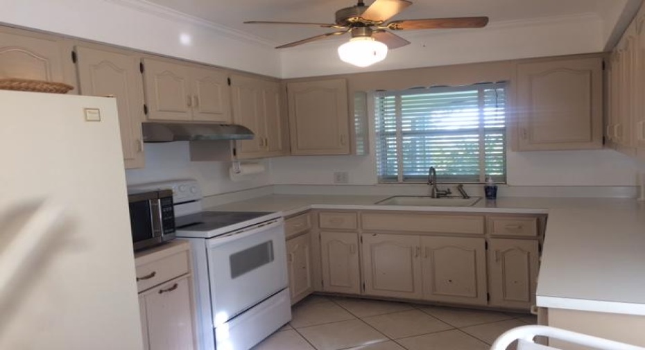 426 19th Place, Vero Beach, Florida 32960, 2 Bedrooms Bedrooms, ,2 BathroomsBathrooms,Residential Lease,For Rent,19th,1,RX-10996845