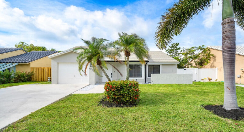 6032 Strawberry Lakes Circle, Lake Worth, Florida 33463, 3 Bedrooms Bedrooms, ,2 BathroomsBathrooms,Single Family,For Sale,Strawberry Lakes,1,RX-10997316
