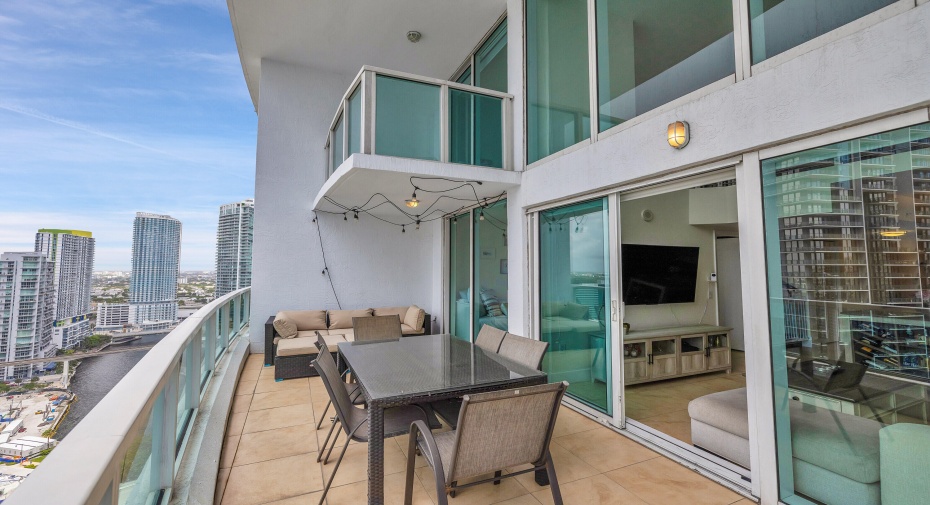 41 SE 5th Street Unit 1908, Miami, Florida 33131, 2 Bedrooms Bedrooms, ,2 BathroomsBathrooms,Residential Lease,For Rent,5th,19,RX-10997737