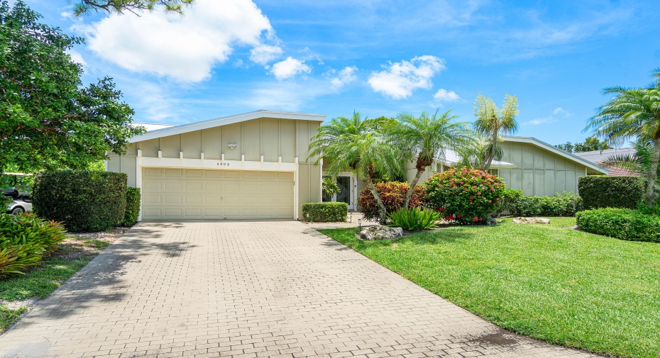 4909 Pineview Circle, Delray Beach, Florida 33445, 2 Bedrooms Bedrooms, ,2 BathroomsBathrooms,Single Family,For Sale,Pineview,RX-10997812