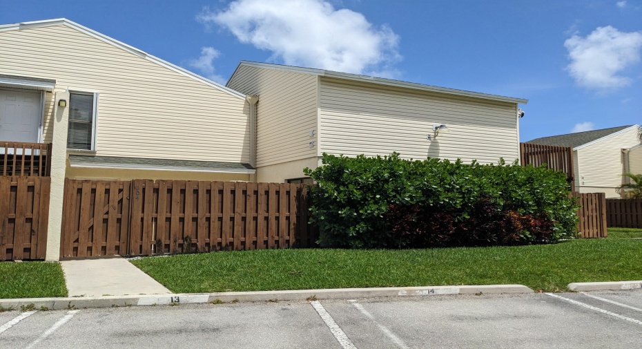 633 Executive Center Drive Unit L104, West Palm Beach, Florida 33401, 1 Bedroom Bedrooms, ,1 BathroomBathrooms,Residential Lease,For Rent,Executive Center,1,RX-10997968