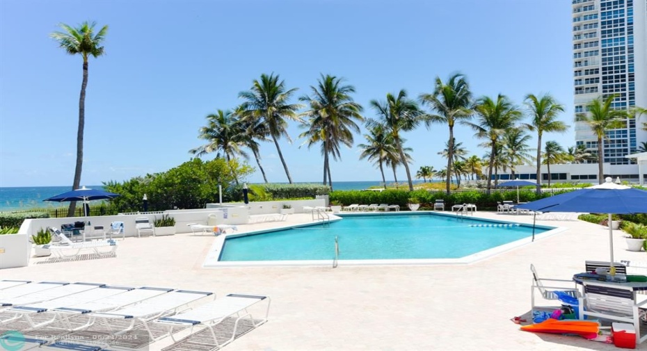 Enjoy direct sunshine and also covered and umbrella seating while enjoying the oceanfront pool