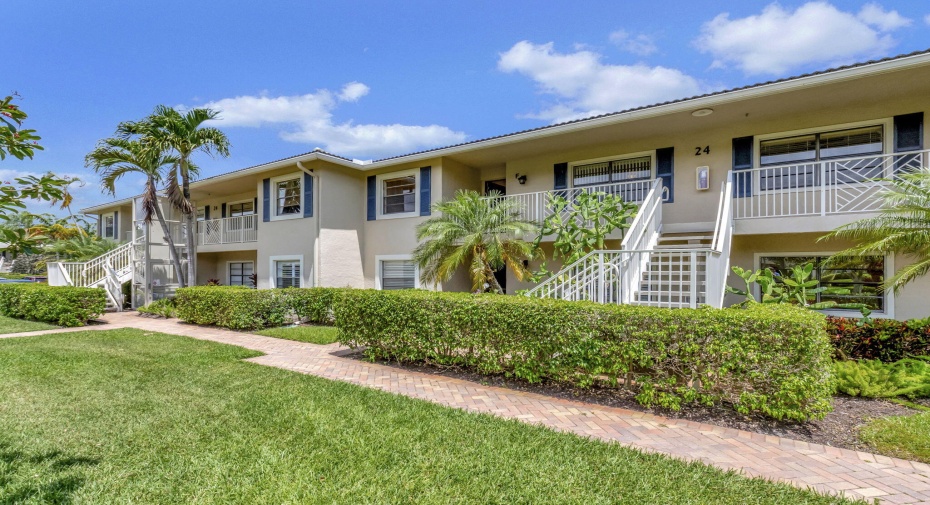 24 E Stratford Drive Unit F, Boynton Beach, Florida 33436, 2 Bedrooms Bedrooms, ,2 BathroomsBathrooms,Condominium,For Sale,Stratford,2,RX-10977008