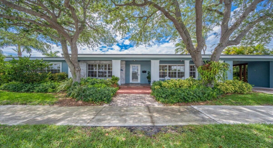 2201 N Lakeside Drive, Lake Worth Beach, Florida 33460, 2 Bedrooms Bedrooms, ,2 BathroomsBathrooms,Residential Lease,For Rent,Lakeside,1,RX-10997116