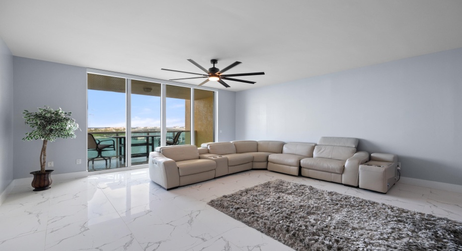 2640 Lake Shore Drive Unit 809, Riviera Beach, Florida 33404, 2 Bedrooms Bedrooms, ,2 BathroomsBathrooms,Condominium,For Sale,Lake Shore,8,RX-10997149