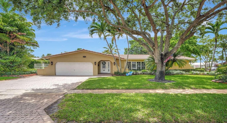 1101 SW 71st Avenue, Plantation, Florida 33317, 4 Bedrooms Bedrooms, ,2 BathroomsBathrooms,Single Family,For Sale,71st,RX-10997206