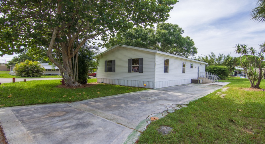 345 W Weatherbee Road, Fort Pierce, Florida 34982, 2 Bedrooms Bedrooms, ,2 BathroomsBathrooms,A,For Sale,Weatherbee,RX-10997990
