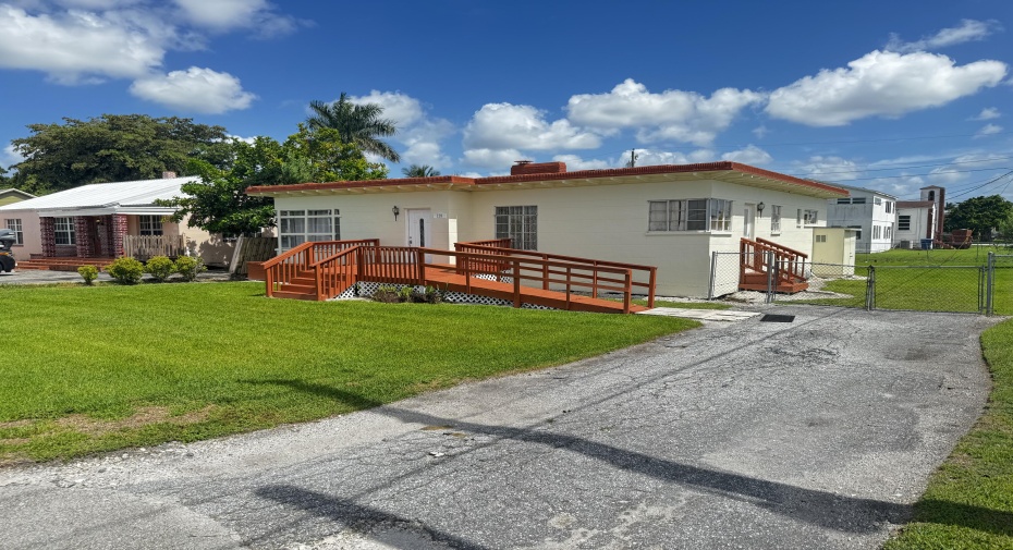 124 NW Ave E, Belle Glade, Florida 33430, 3 Bedrooms Bedrooms, ,2 BathroomsBathrooms,Single Family,For Sale,Ave E,RX-10998002