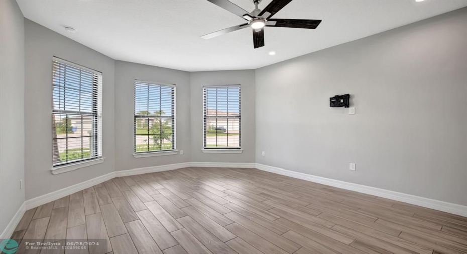 Bedroom 2 with Bay window