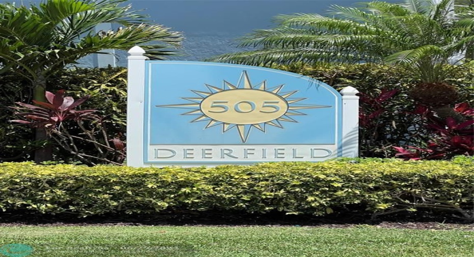 505 DEERFIELD!  JUST 2 BLOCKS FROM PARADISE.