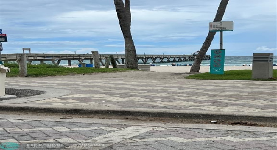 BRING YOUR ROD AND RELAX ON THE DEERFIELD BEACH PIER