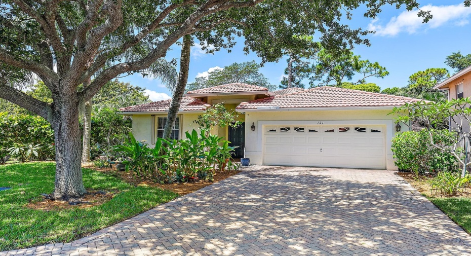 121 Hidden Hollow Drive, Palm Beach Gardens, Florida 33418, 3 Bedrooms Bedrooms, ,3 BathroomsBathrooms,Single Family,For Sale,Hidden Hollow,RX-10990517